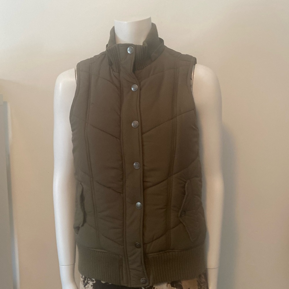 Quilted Vest  Size  12-14 XL Sage Color Floral Lining